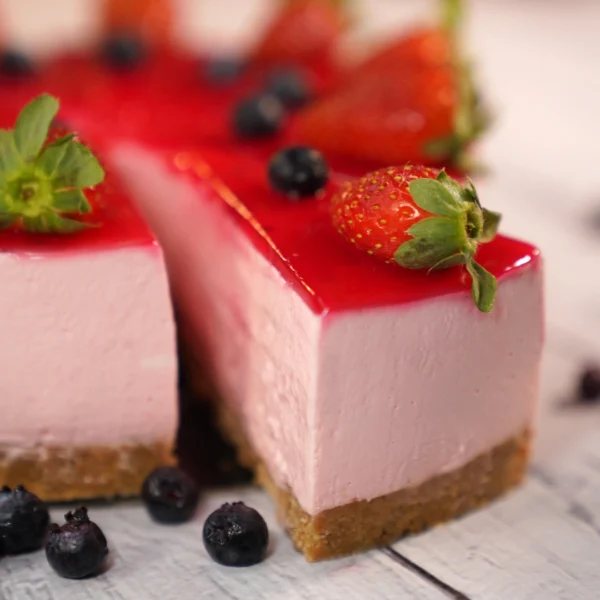 Cheesecake (Çilekli)