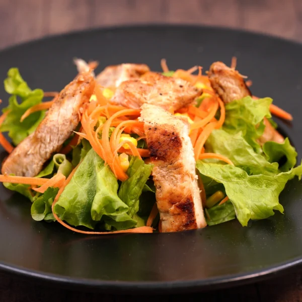 Izgara Tavuklu Salata