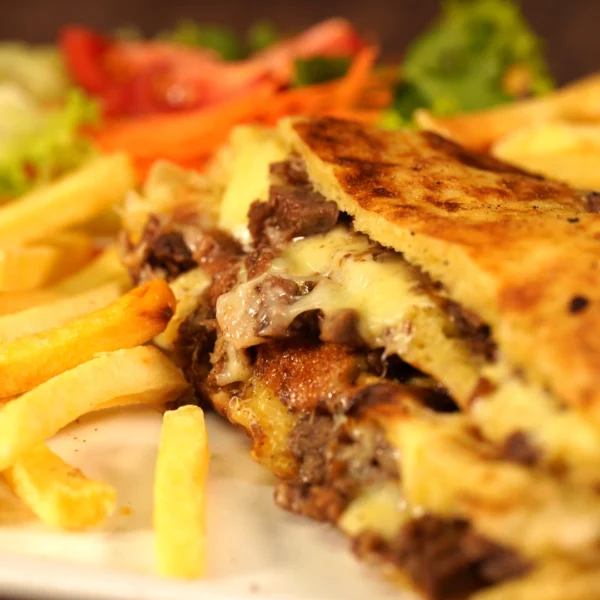 Bazlama Tostu (Kavurmalı)