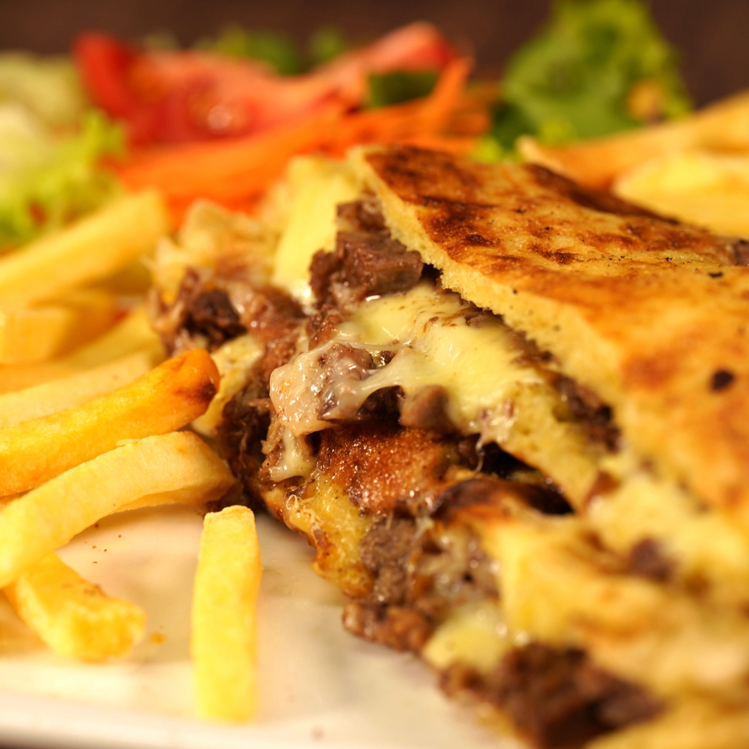 Bazlama Tostu (Kavurmalı)